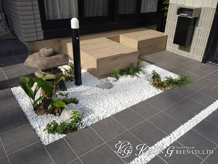 シックな色合いのブロックでお住まいとマッチしたエクステリアに　大津市