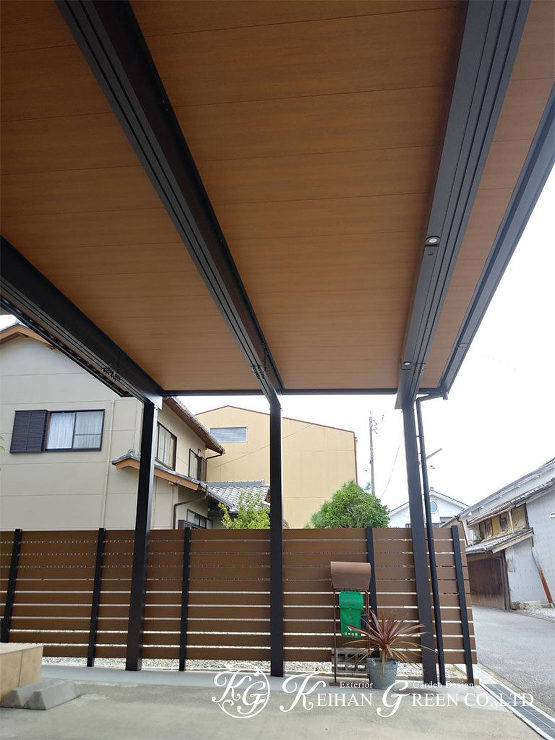 折板カーポートを軒天パネルでおしゃれに　彦根市