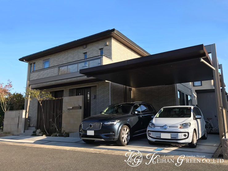 駐車スペースからエントランス・アプローチまで一体感のあるデザイン　大津市