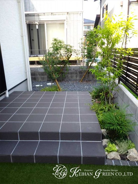 タイルデッキと人工芝でお庭時間を快適に　草津市