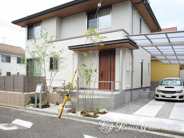 グレイッシュな色使いで上品なシンプルナチュラル外構　彦根市