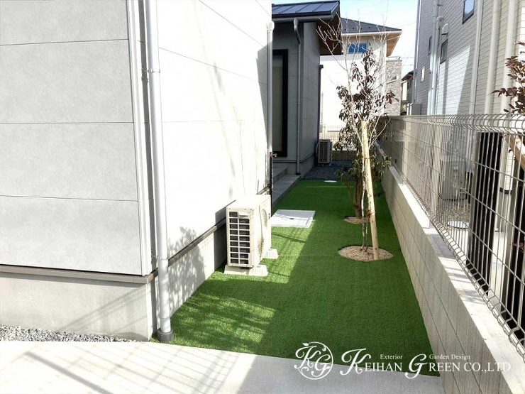 奥行きを感じるシンプルモダンなエントランス　草津市