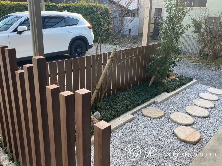 Gスクリーン+Ｇフレームを玄関前の目かくしに　竜王町