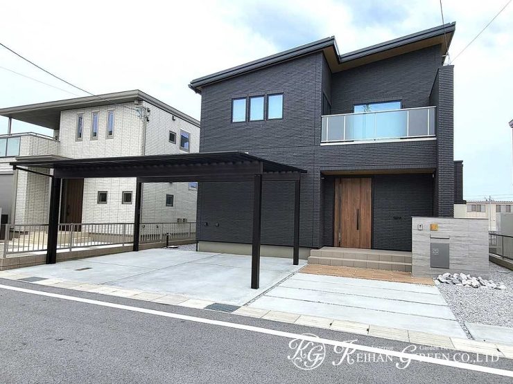 黒い外壁とマッチした一条工務店の新築外構　彦根市