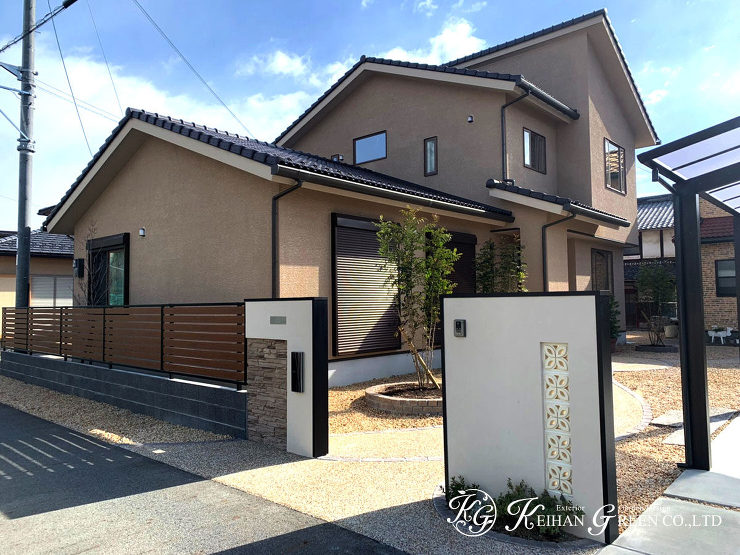 甘すぎず、優しいシンプルナチュラルなエントランス　栗東市