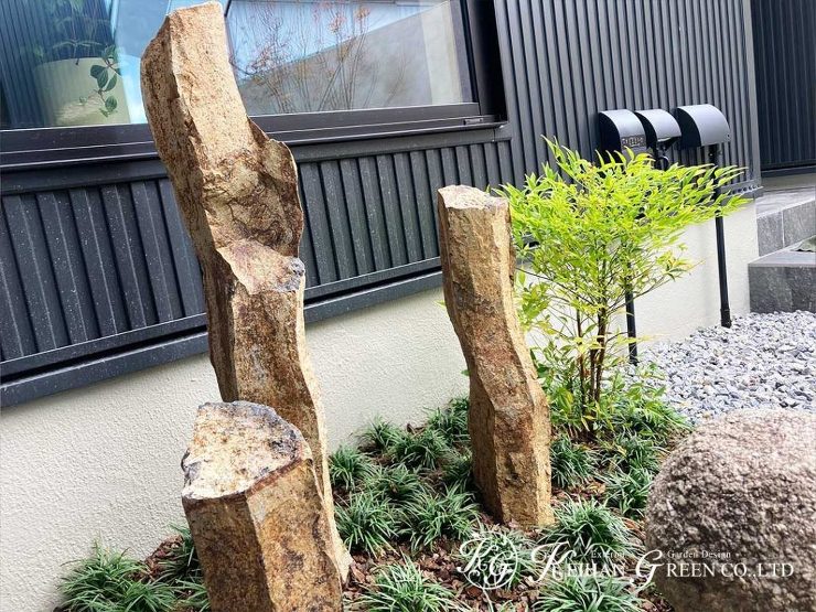 植栽の緑あふれるシックな和モダン外構　彦根市