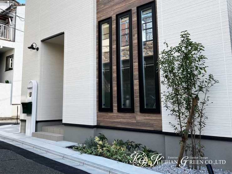 コンクリートにネコの足跡をあしらったオンリーワン外構　京都市