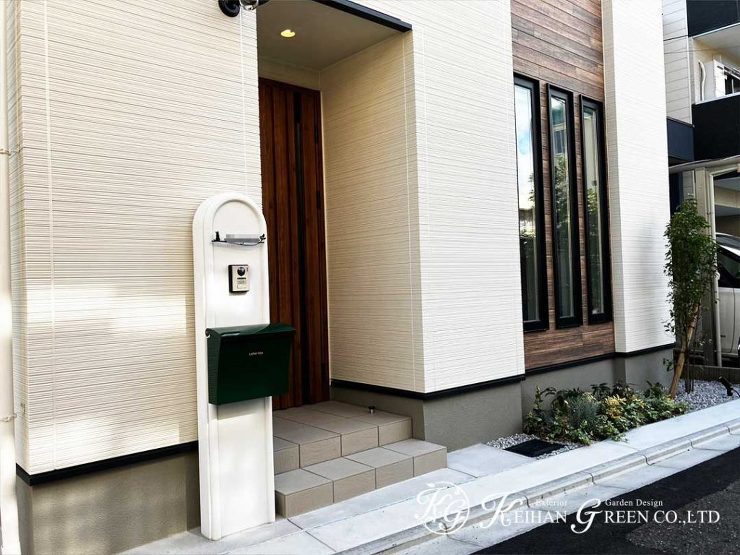 コンクリートにネコの足跡をあしらったオンリーワン外構　京都市