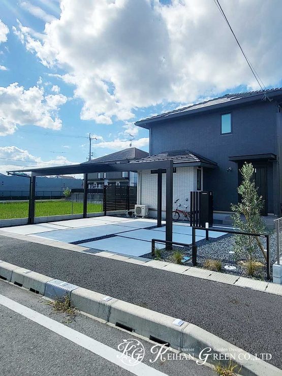 スッキリとしたモノトーンのオープン外構　守山市
