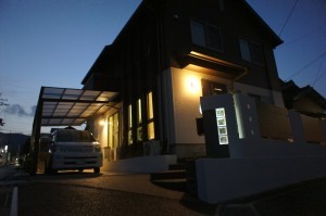 陰影が情緒をかもす和モダン外構