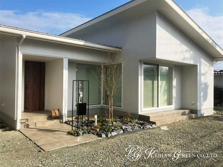 自然素材をふんだんに使ったナチュラルモダン外構　高島市