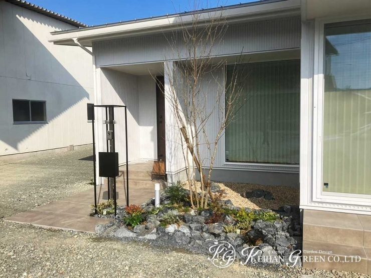 自然素材をふんだんに使ったナチュラルモダン外構　高島市