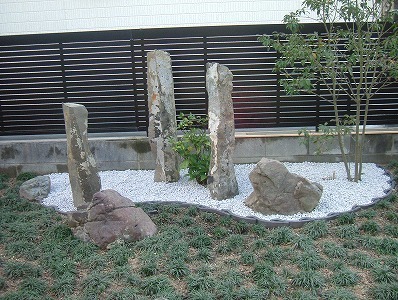 荒々しい中にも静寂な空気