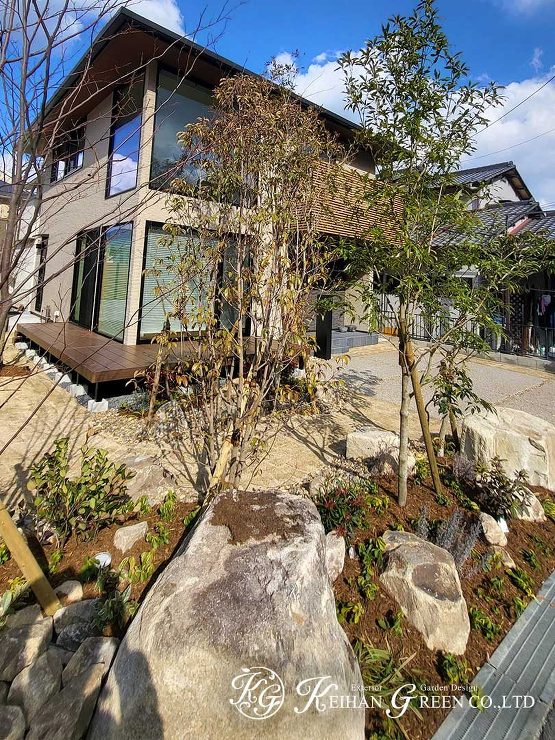 自然と調和した洗練の外構デザイン　大津市