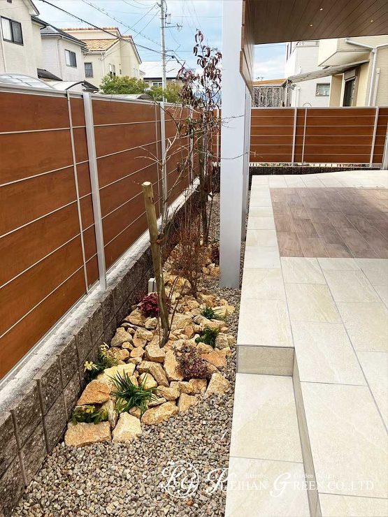 プライベートと開放感を両立する庭空間　草津市