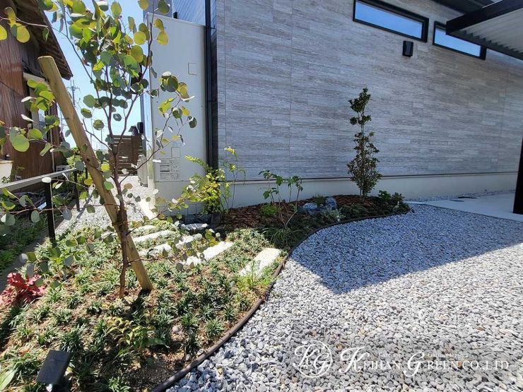 モダンな家に映える、シンプルで美しい新築外構　長浜市