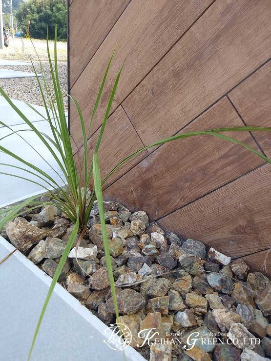 異素材タイルを組み合わせたおしゃれな門柱　野洲市