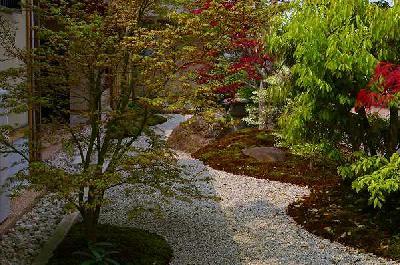 寄せる波を白砂で表現