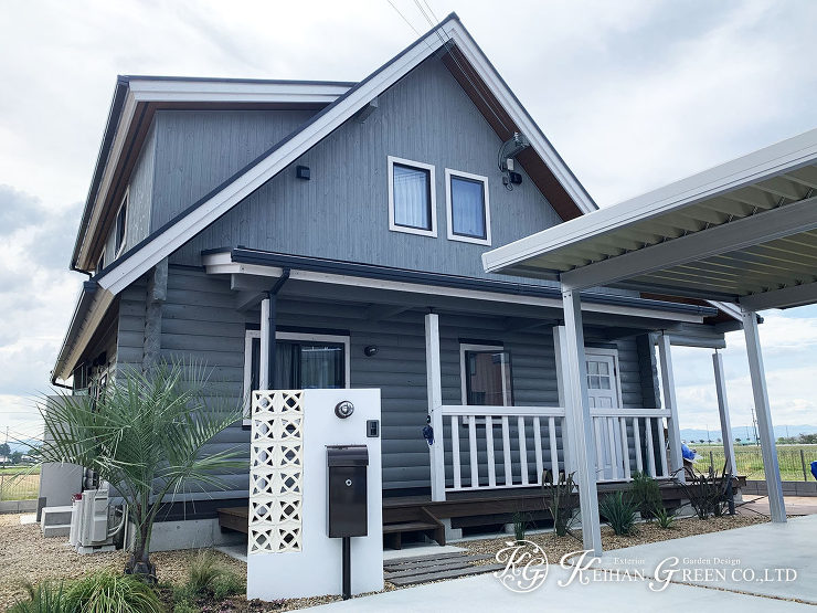 エントランスをドライガーデンでナチュラルに演出　草津市