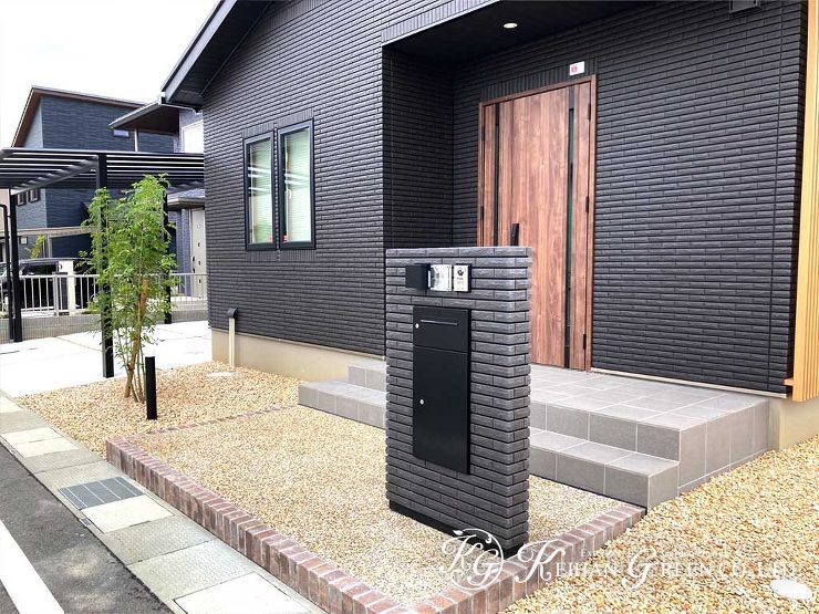 ナチュラルモダンな平屋建てのオープン外構　竜王町