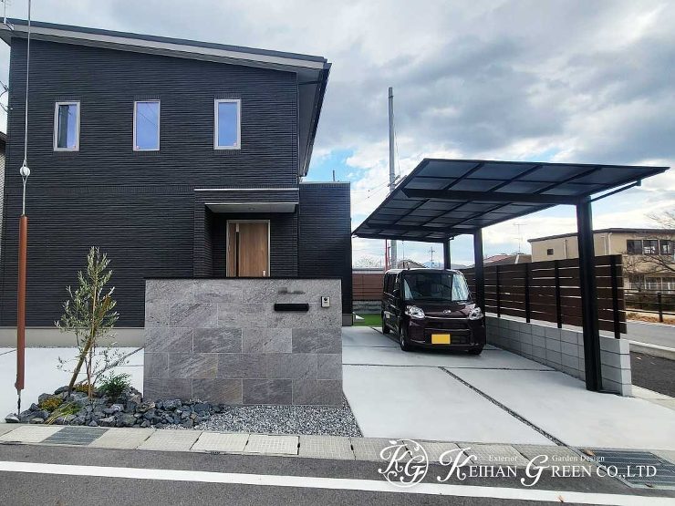 高級感のある大判タイルを使った門柱　守山市