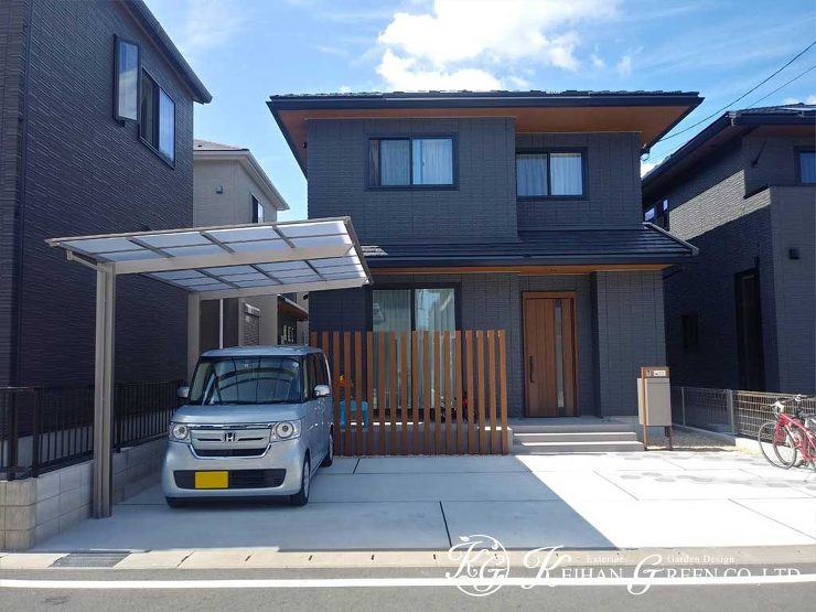 木調とグレー系の色の組み合わせがオシャレなオープン外構　大津市