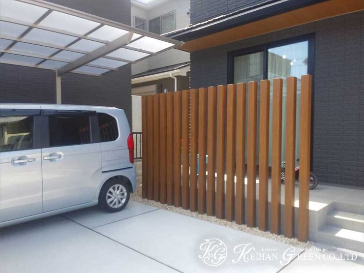 木調とグレー系の色の組み合わせがオシャレなオープン外構　大津市