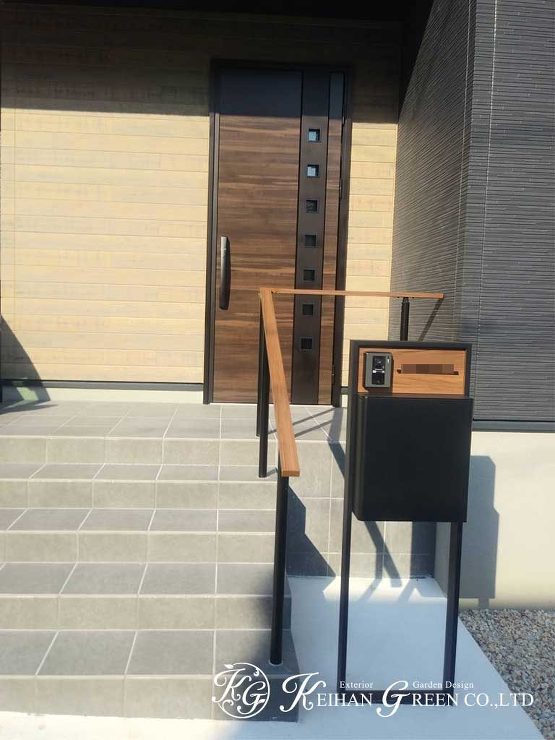 ブラック×木目の組み合わせがカッコいい新築外構　大津市