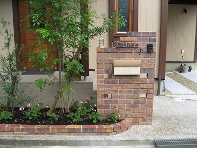 シックでかわいいレンガと植木　草津市
