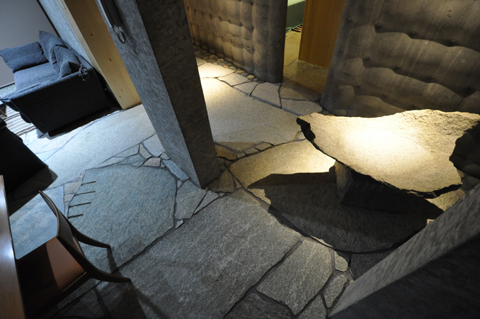 石の家（Stone House） 海 建...