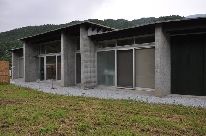 石の家（Stone House） 海 建...