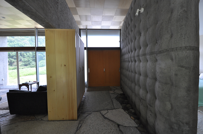 石の家（Stone House） 海 建...