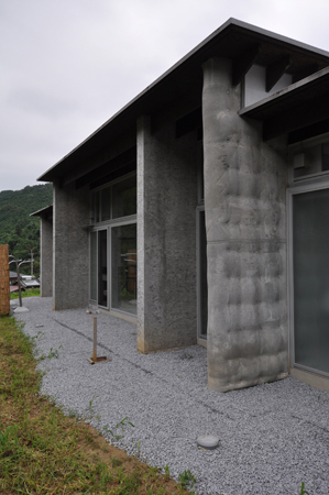 石の家（Stone House） 海 建...