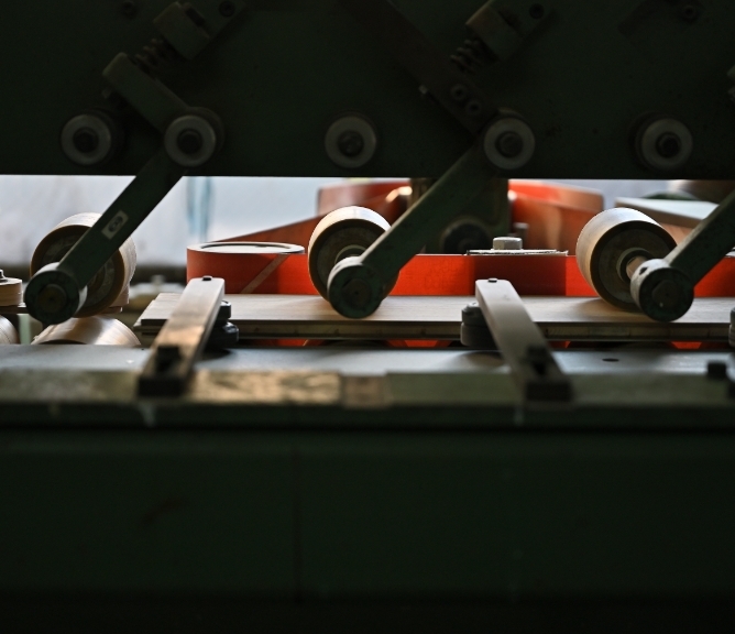 木材塗装の機械設備