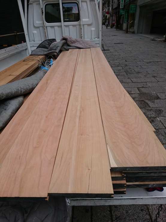 チェリー　無垢材