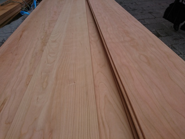 チェリー　無垢材