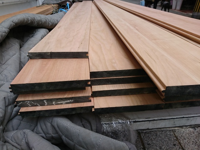 チェリー　無垢材