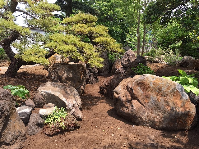 太田市T様邸｜50トンの石と雑木で創る壮...