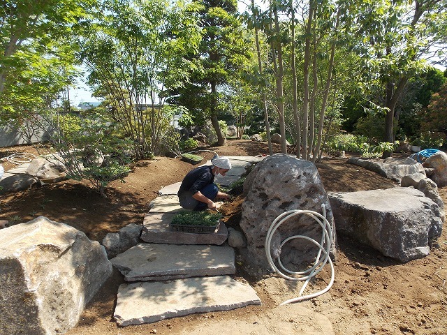 太田市T様邸｜50トンの石と雑木で創る壮...