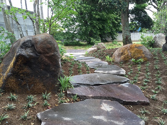 太田市T様邸｜50トンの石と雑木で創る壮...
