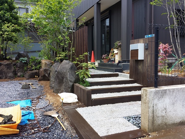 館林市M様邸｜50cmの高低差を「舞台」...