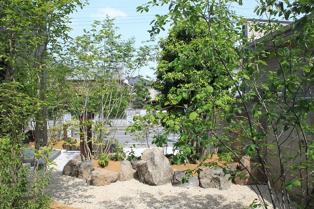 館林市M様邸｜50cmの高低差を「舞台」...