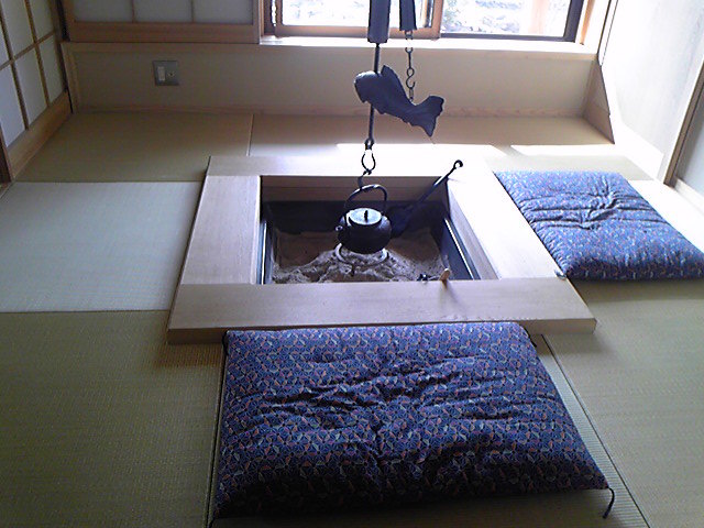 邸内の囲炉裏