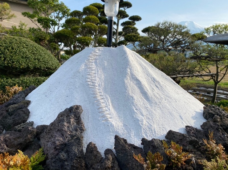 富士山の頭にライトを付けダイアモンド富士???