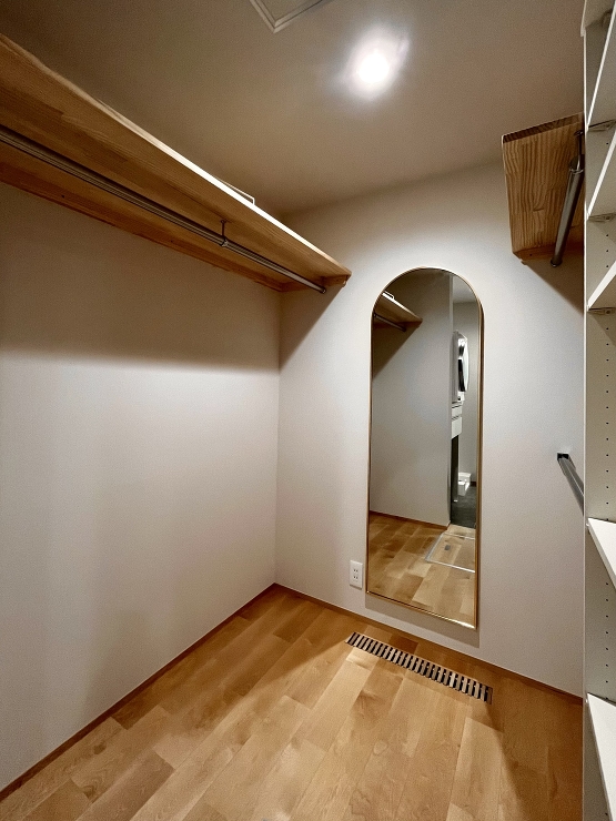 コンパクトな間口の住宅街で実現したパッシ...