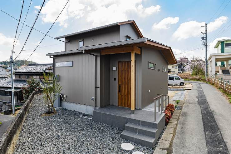 変形地に建つ家