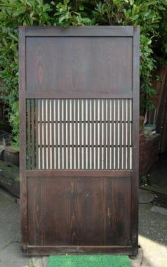 ひでしな商店 / 格子戸