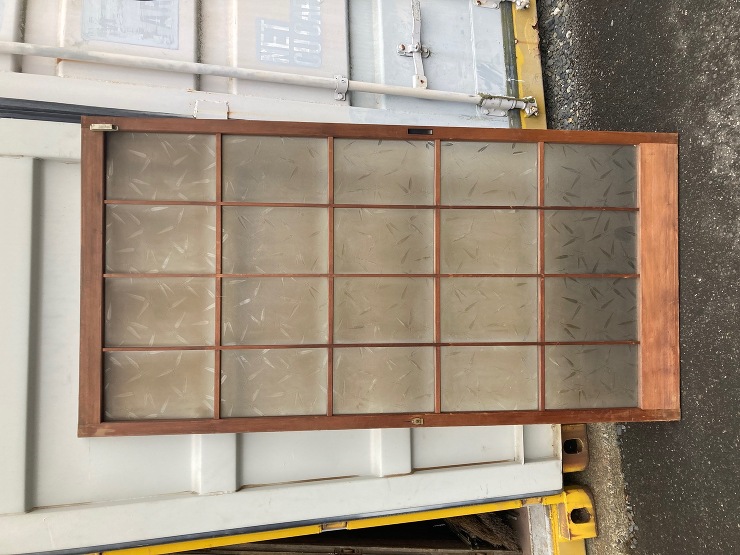 ひでしな商店 / ガラス戸