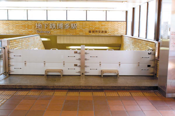 JR九州博多駅　止水板施工写真