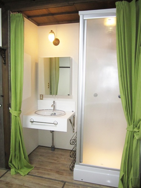 洗面ボウルを埋込んだ洗面台